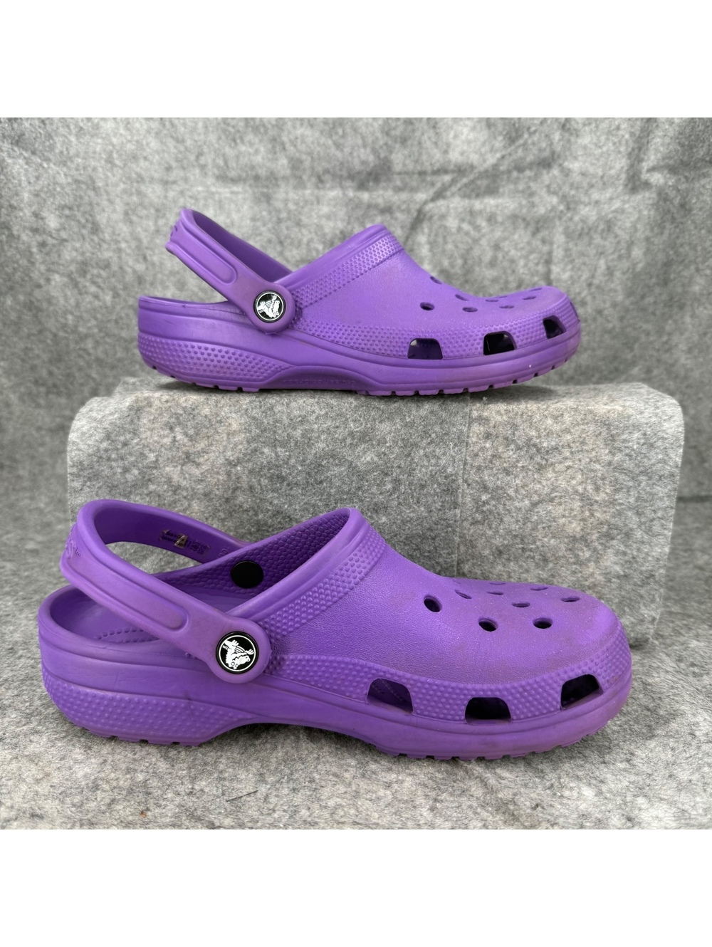 Crocs Classic Clogs With Strap Purple Men’s 6 Women’s 8 265